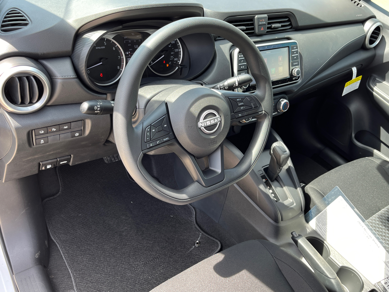 2024 Nissan Versa 1.6 S 17