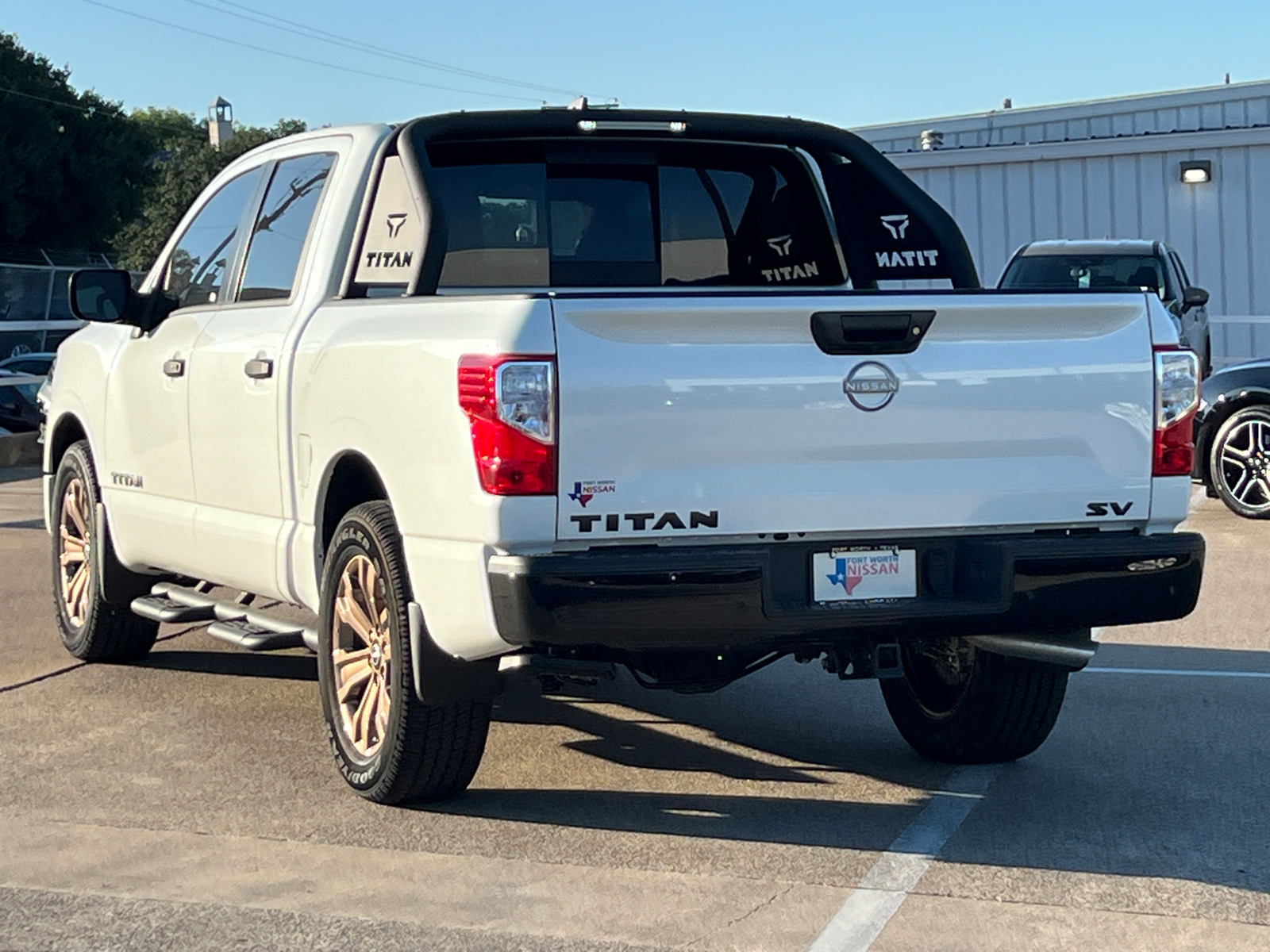 2024 Nissan Titan SV 6