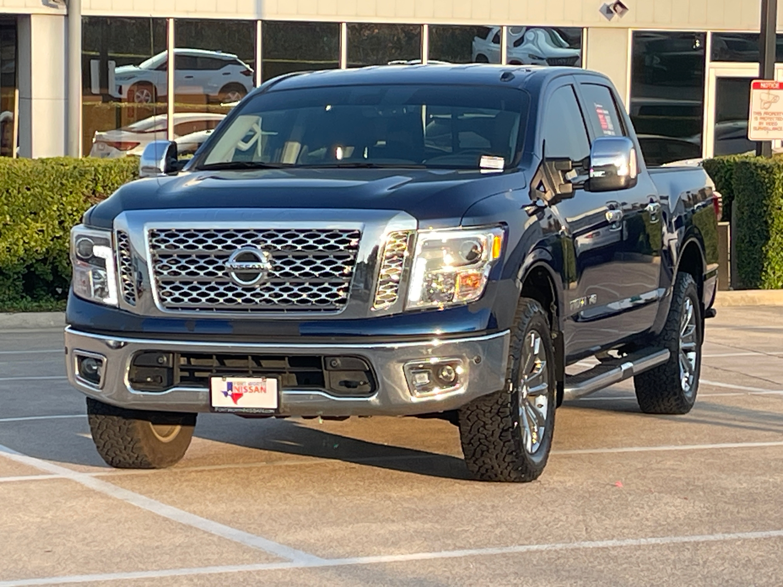 2019 Nissan Titan SL 3