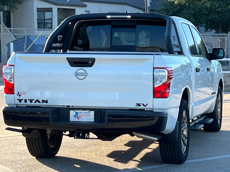 2024 Nissan Titan SV 8