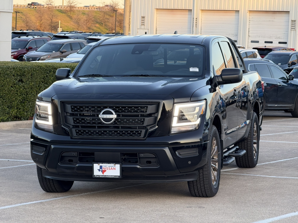 2024 Nissan Titan SV 3