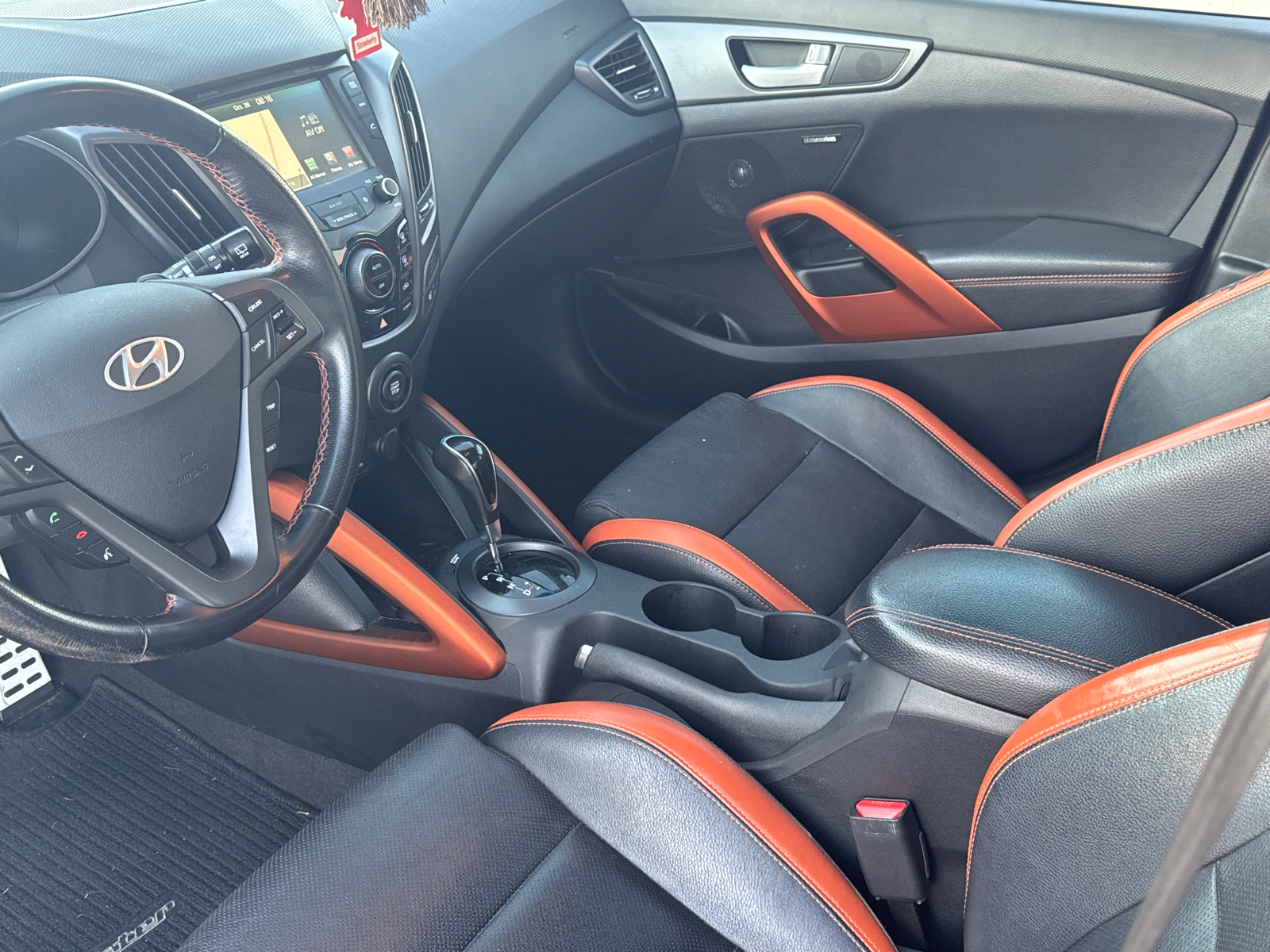 2016 Hyundai Veloster Turbo 10