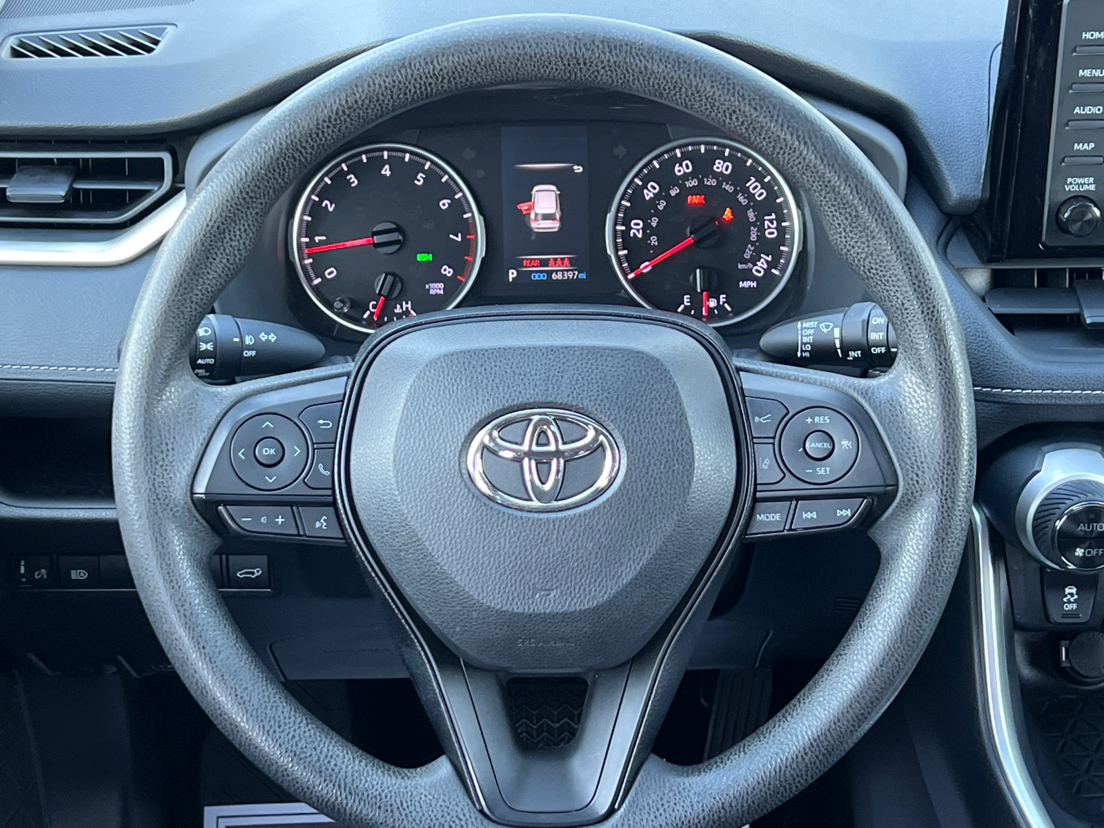 2020 Toyota RAV4 XLE 16