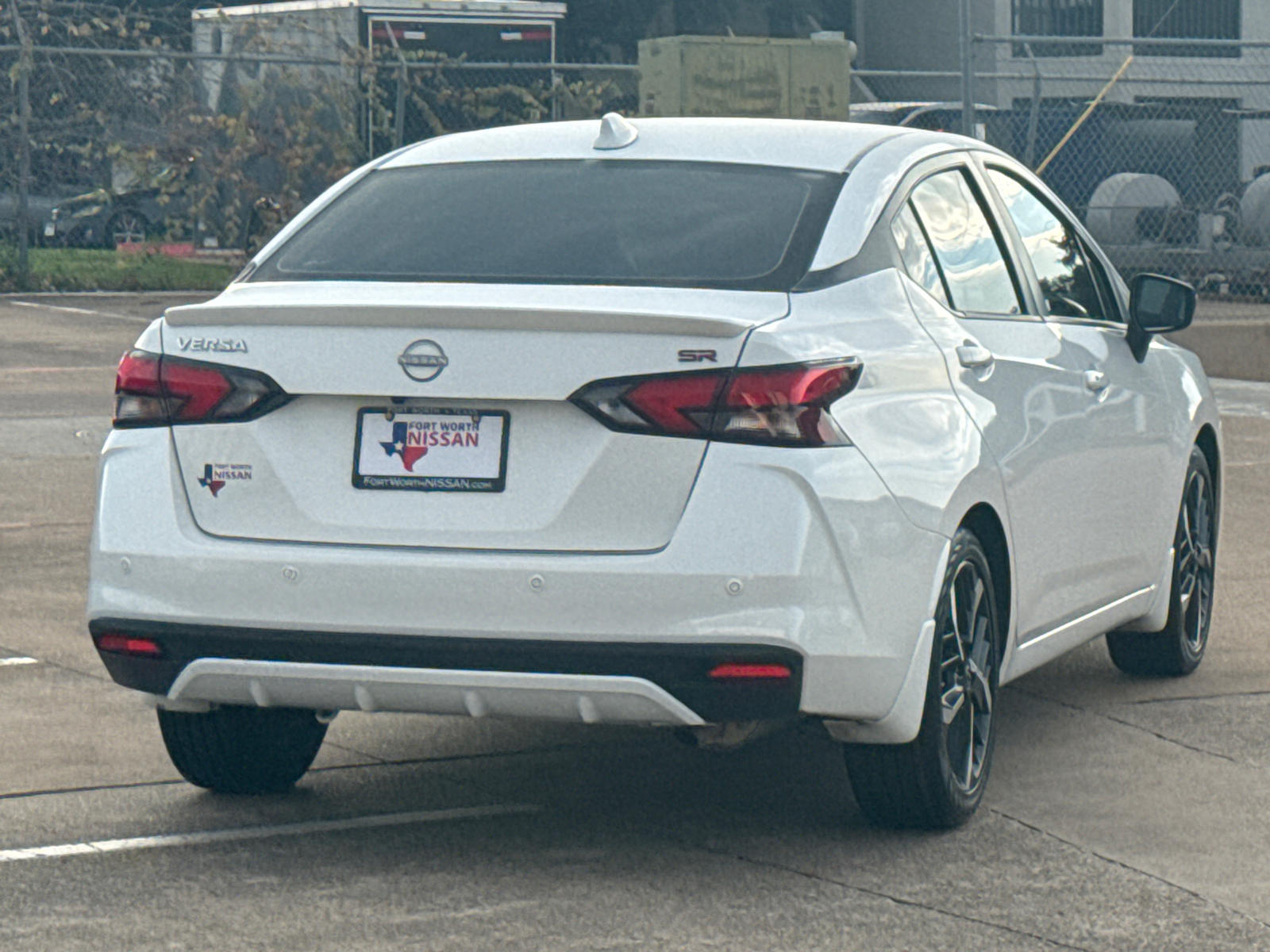 2023 Nissan Versa 1.6 SR 8