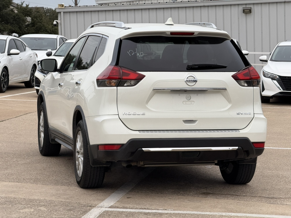 2017 Nissan Rogue SV 4