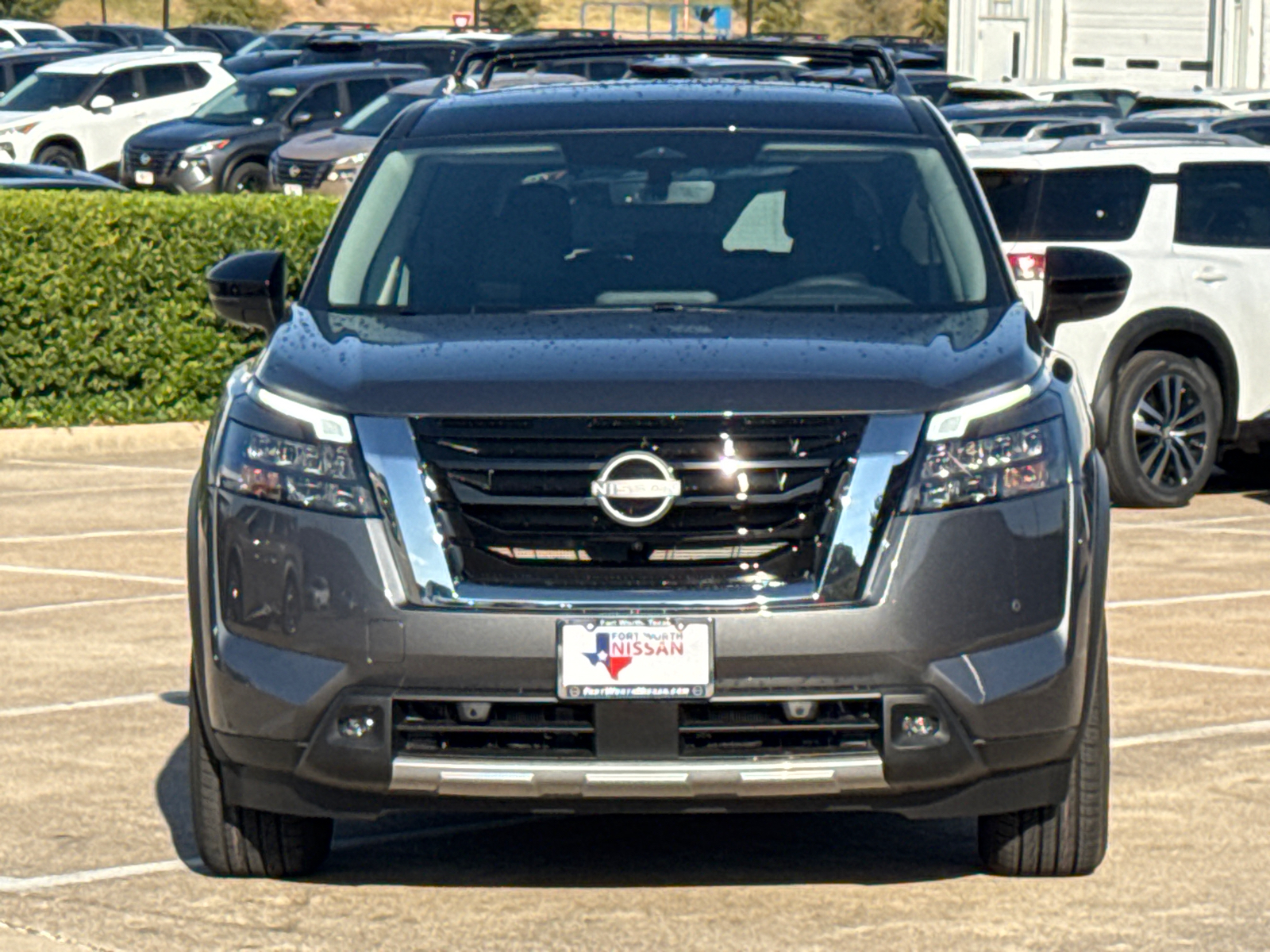 2025 Nissan Pathfinder SL 2