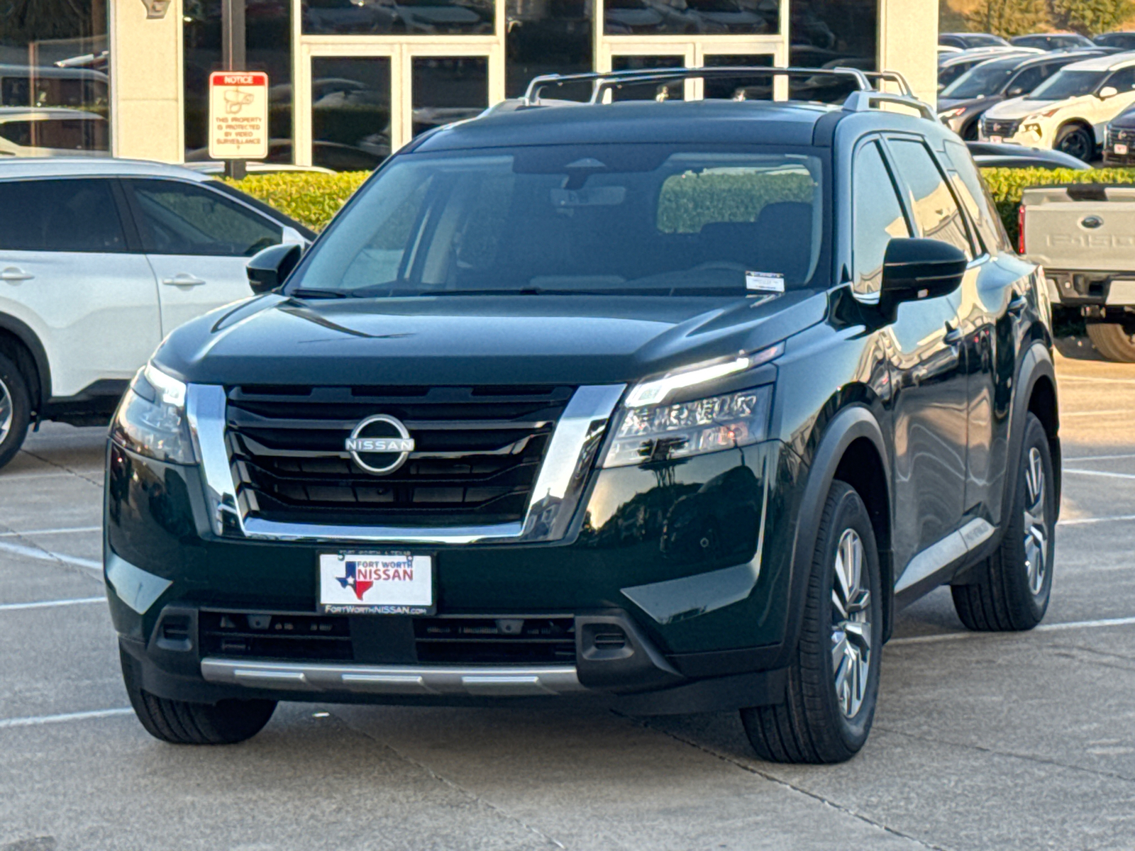 2025 Nissan Pathfinder SL 3