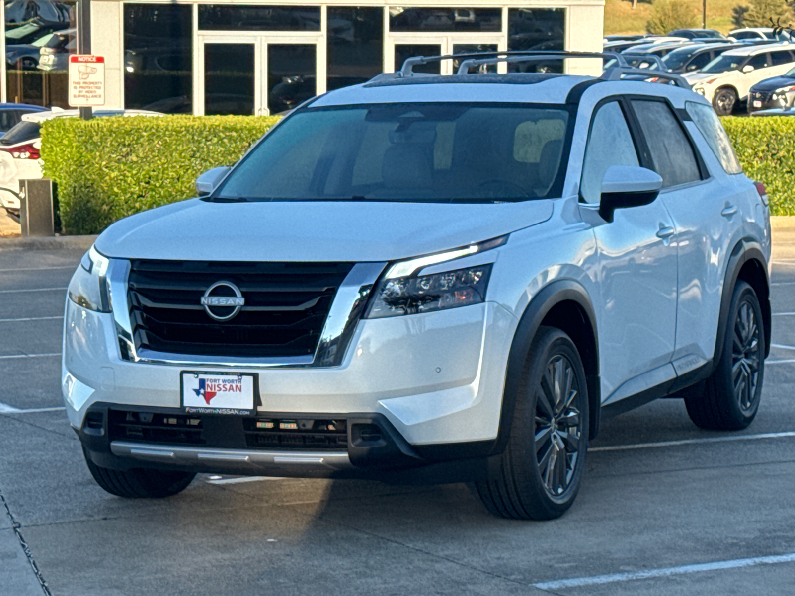 2025 Nissan Pathfinder SL 3