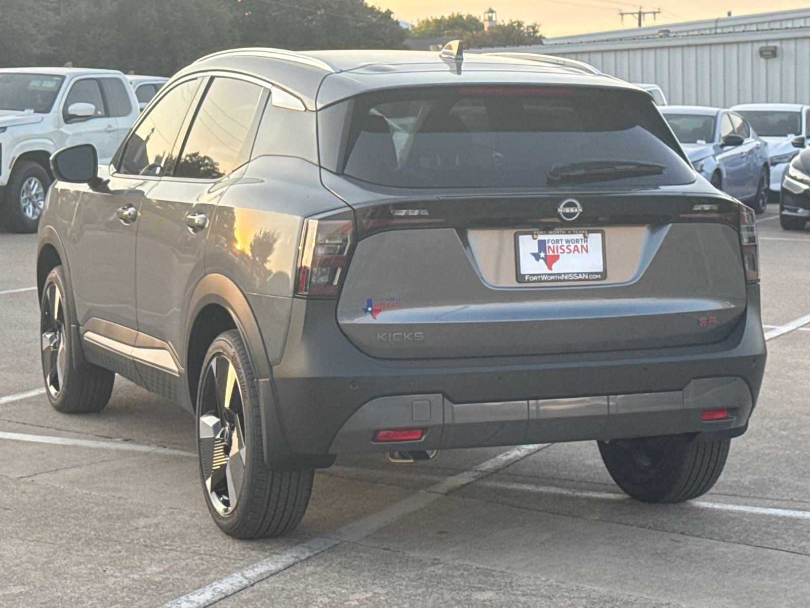 2025 Nissan Kicks SR 6