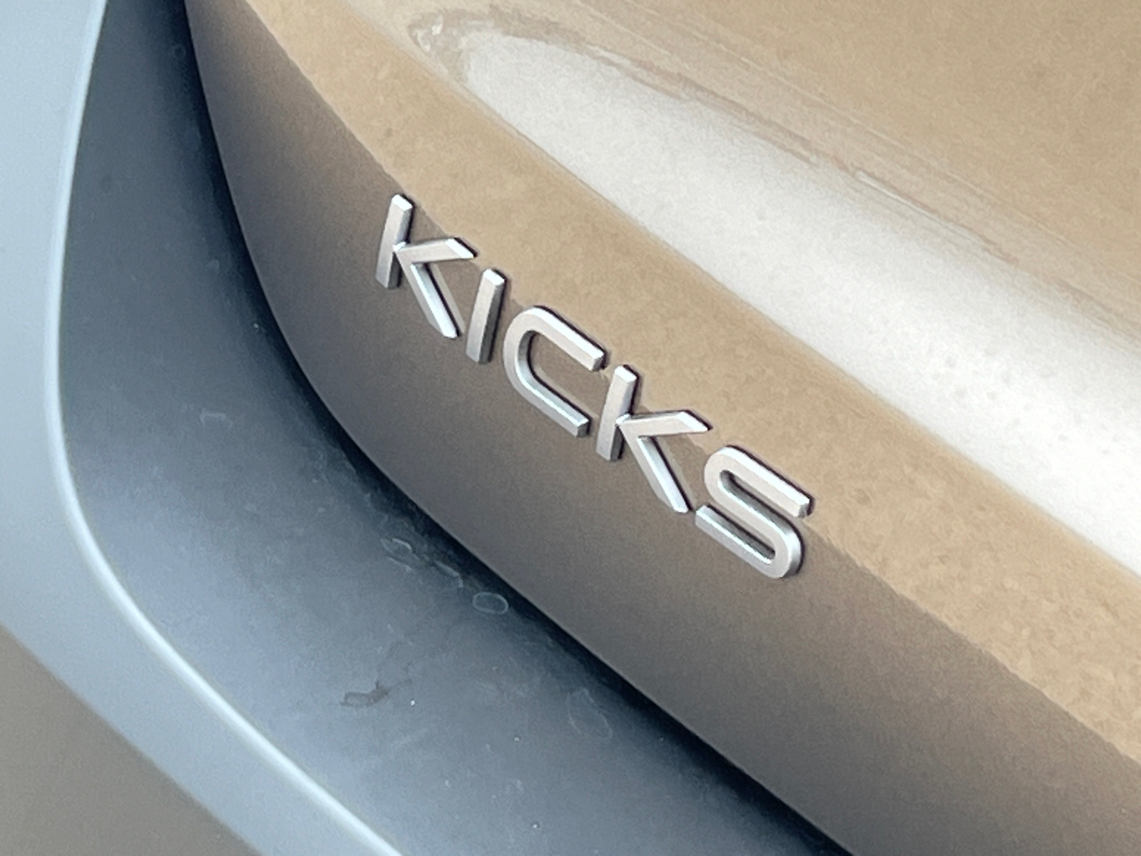 2025 Nissan Kicks S 8