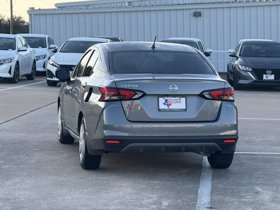 2020 Nissan Versa 1.6 S 6