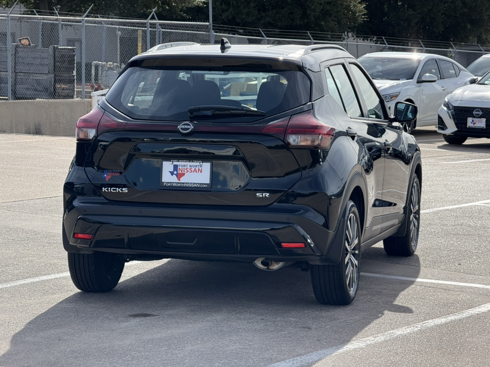 2023 Nissan Kicks SR 8