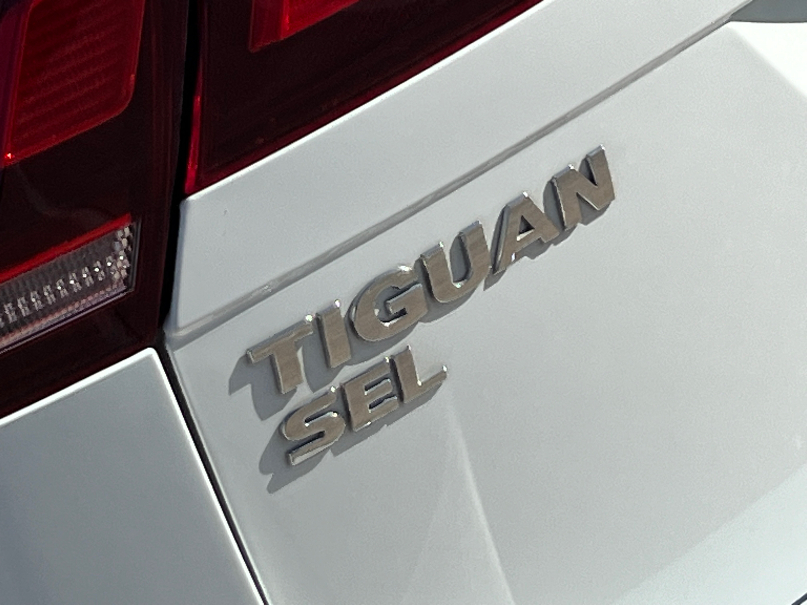 2018 Volkswagen Tiguan 2.0T SEL 3