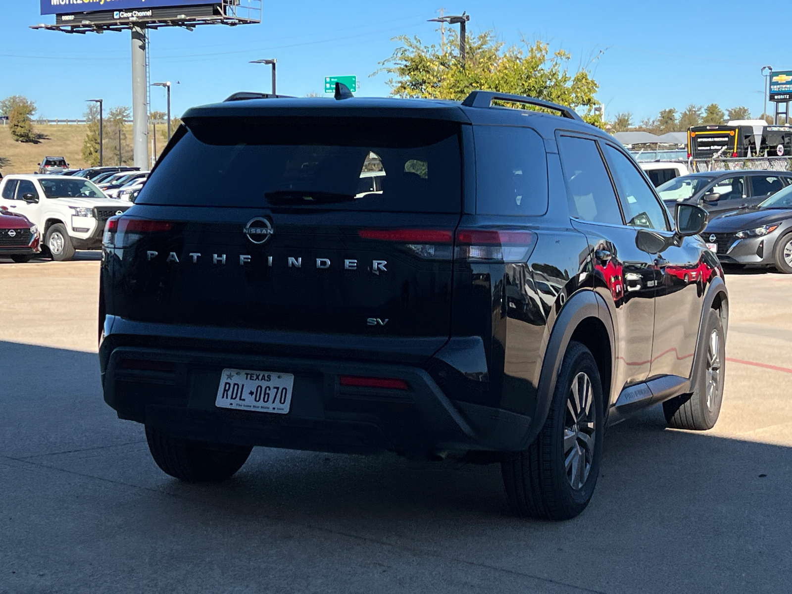 2022 Nissan Pathfinder SV 6