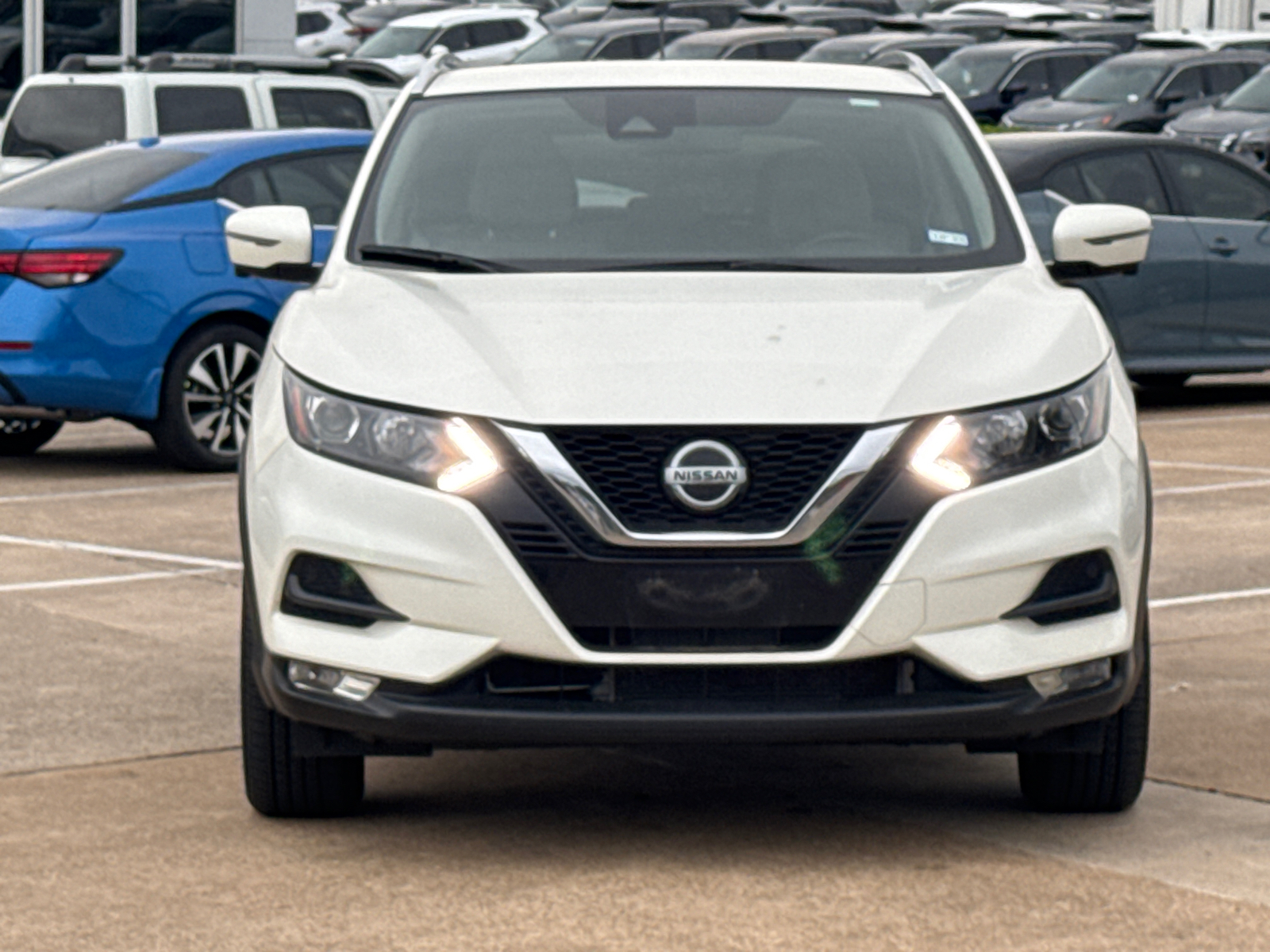 2022 Nissan Rogue Sport SV 2