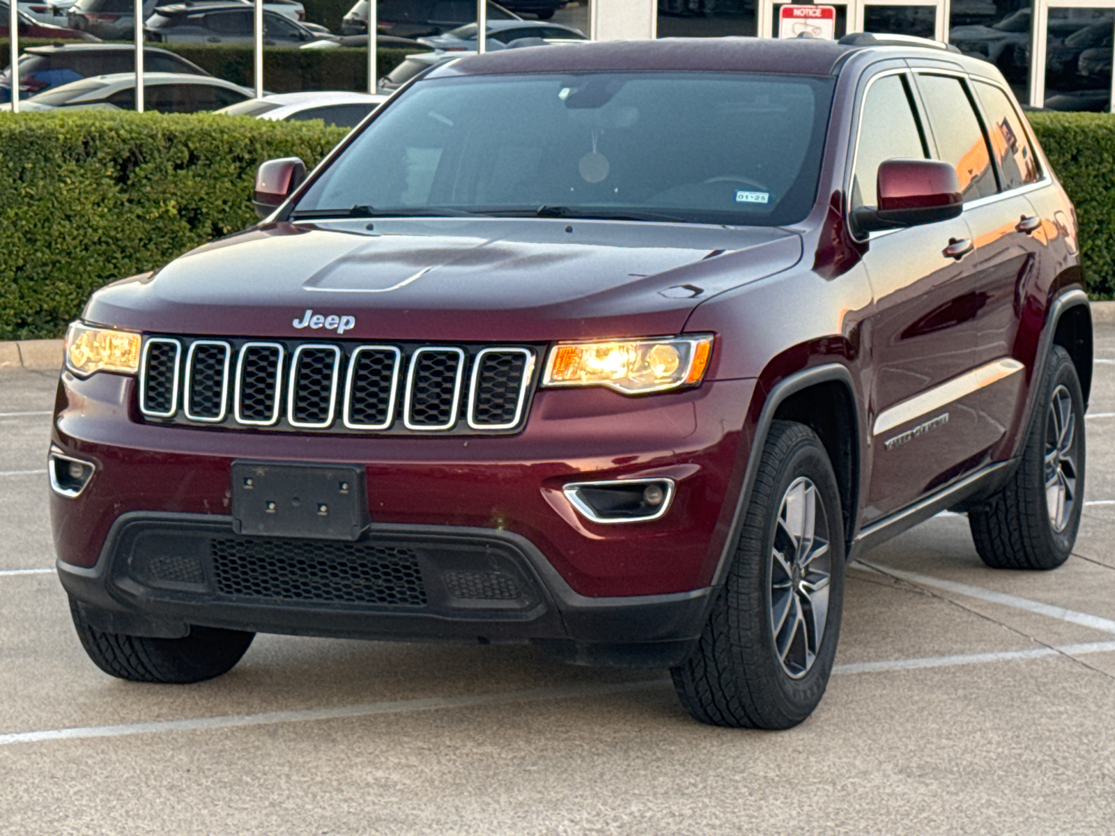 2019 Jeep Grand Cherokee Laredo E 3