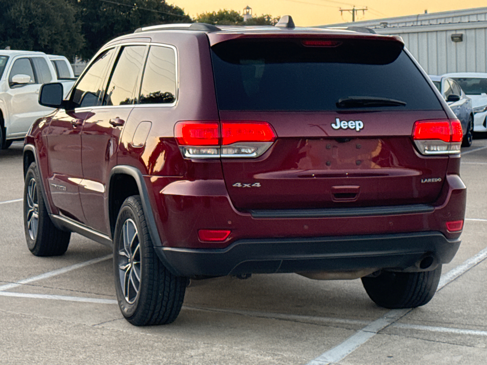 2019 Jeep Grand Cherokee Laredo E 4