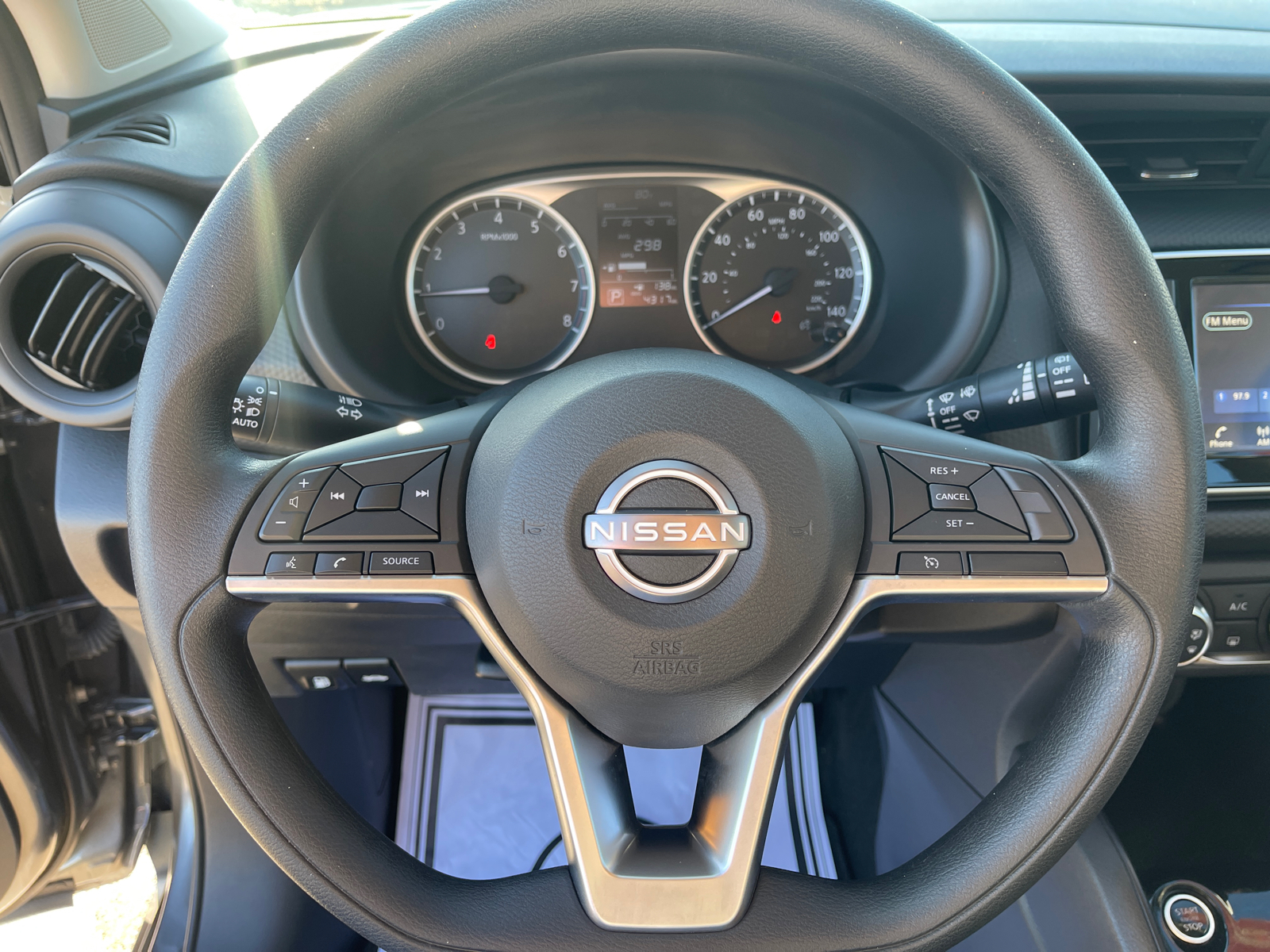 2022 Nissan Kicks S 26