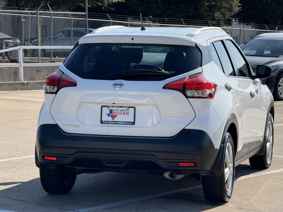 2019 Nissan Kicks S 8