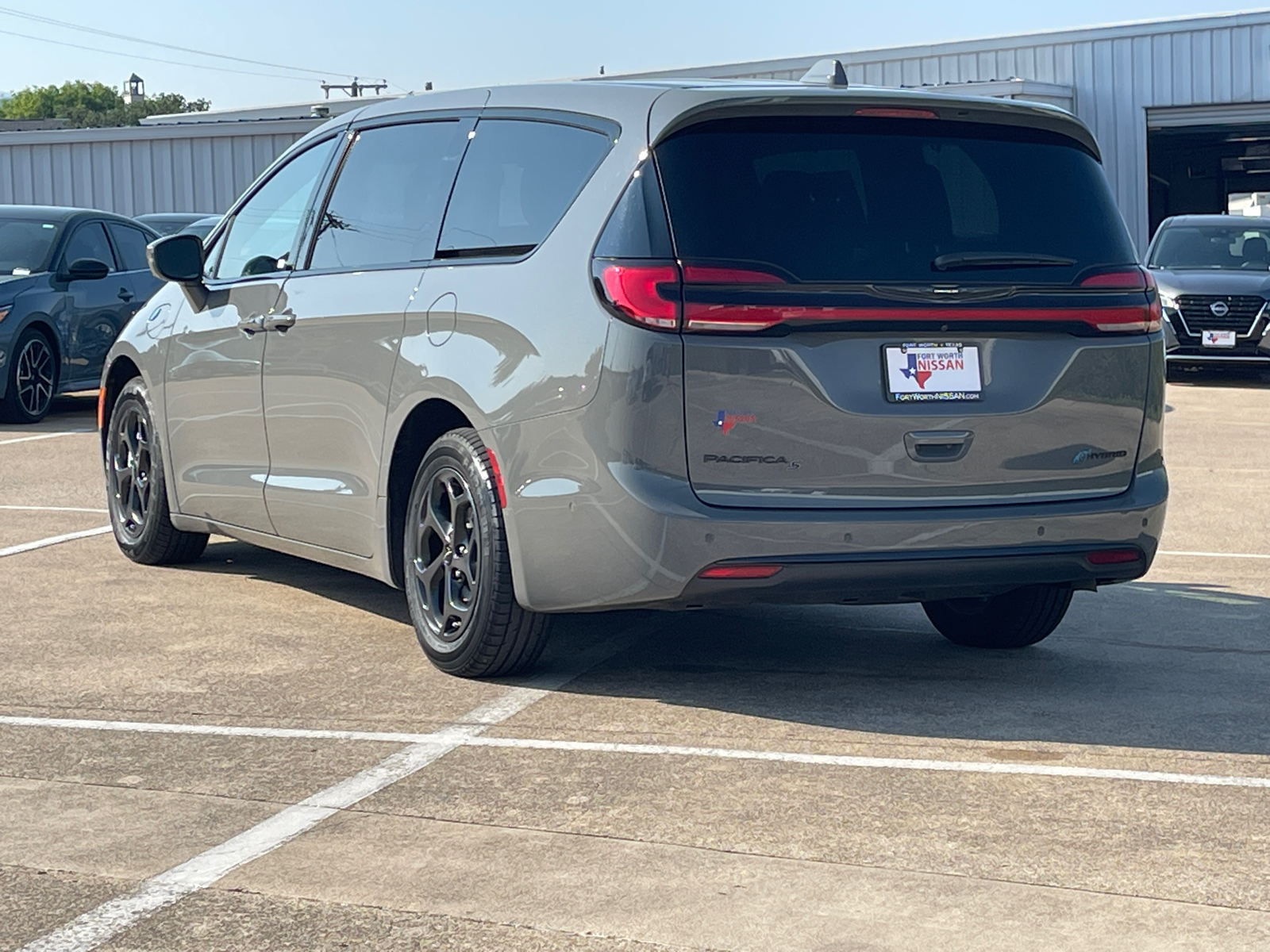 2022 Chrysler Pacifica Hybrid Touring L 4