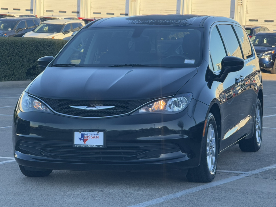 2017 Chrysler Pacifica LX 3