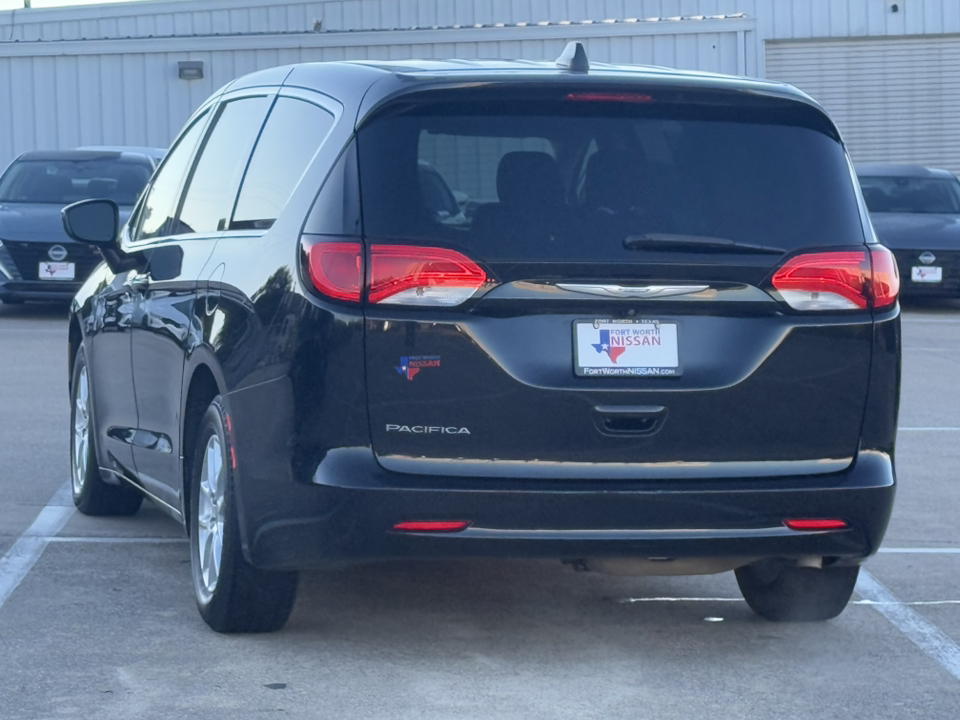 2017 Chrysler Pacifica LX 6