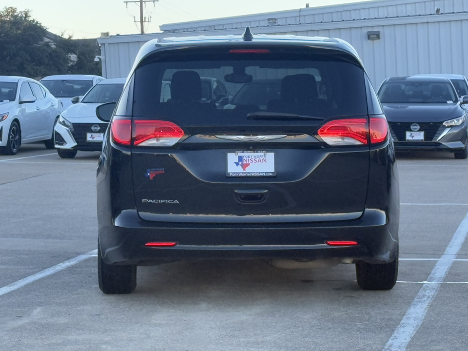 2017 Chrysler Pacifica LX 7