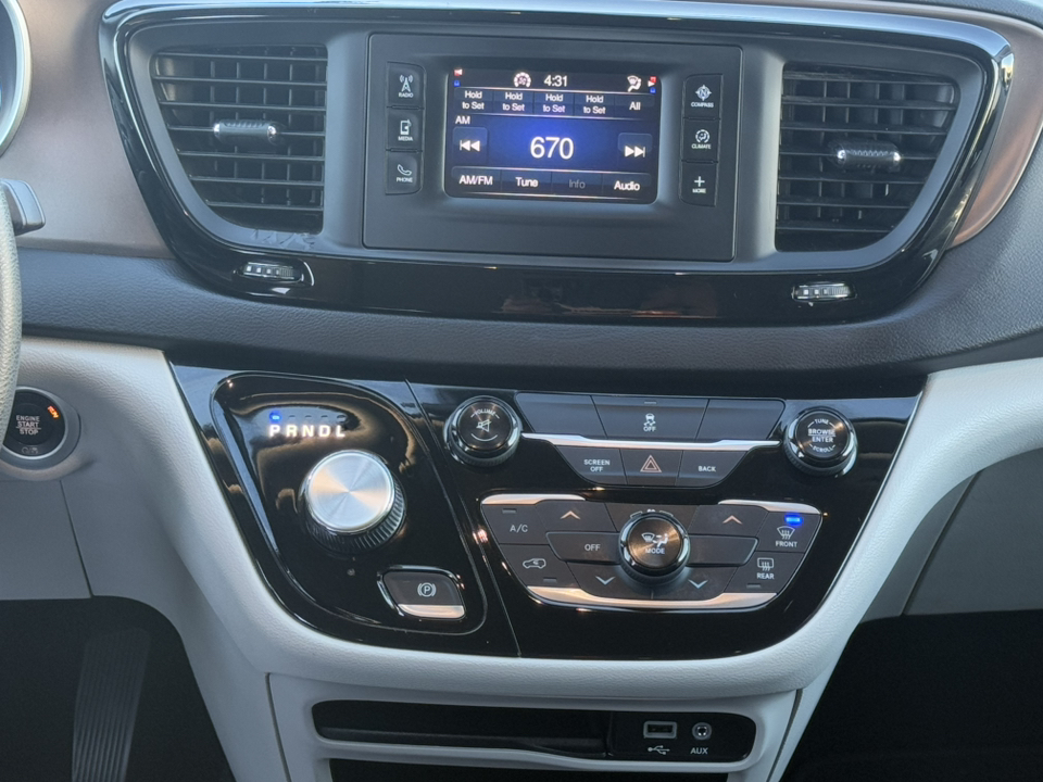 2017 Chrysler Pacifica LX 15