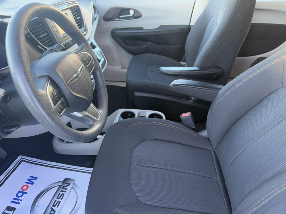 2017 Chrysler Pacifica LX 21