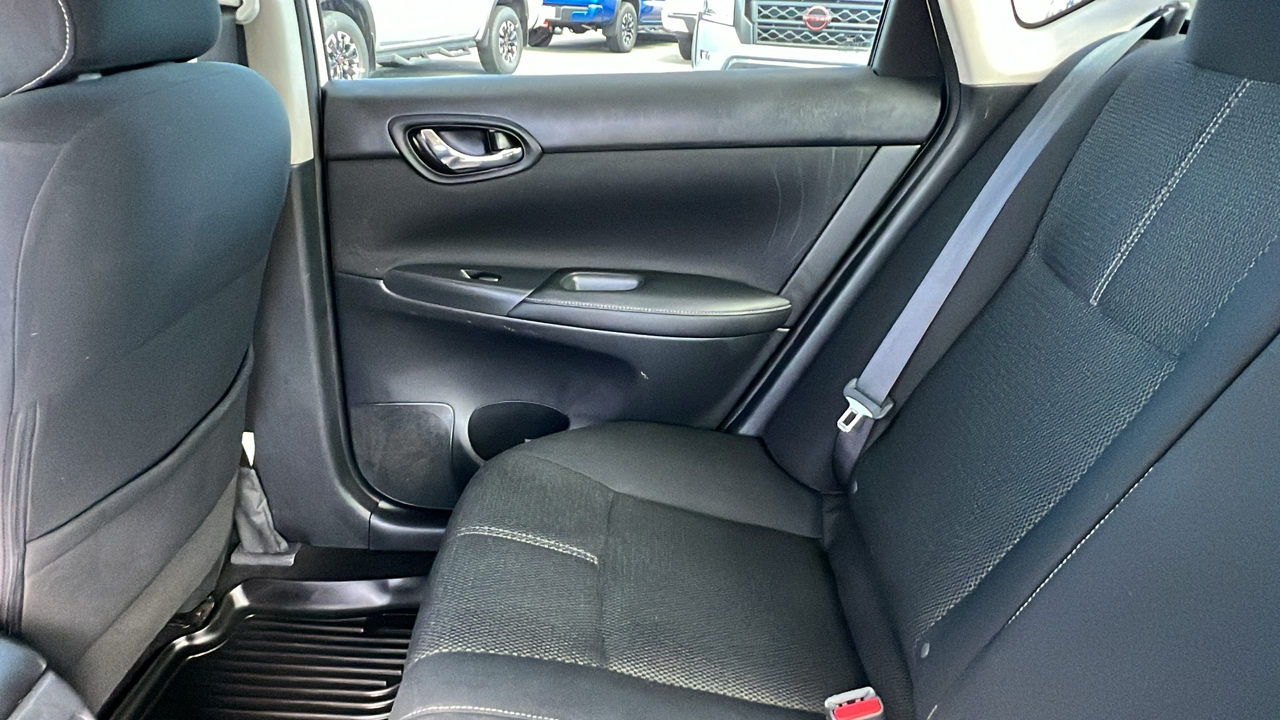 2016 Nissan Sentra  17