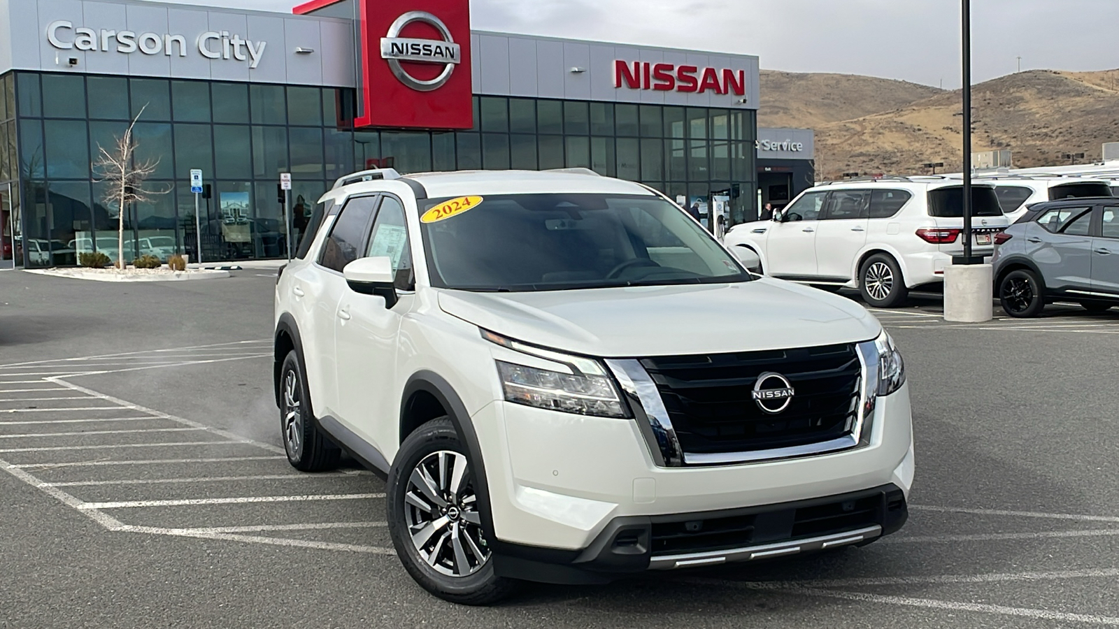 2024 Nissan Pathfinder SL 2