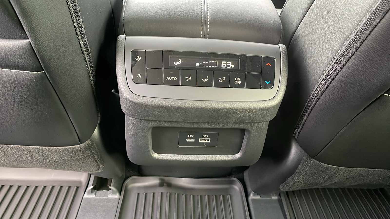 2024 Nissan Pathfinder SL 18