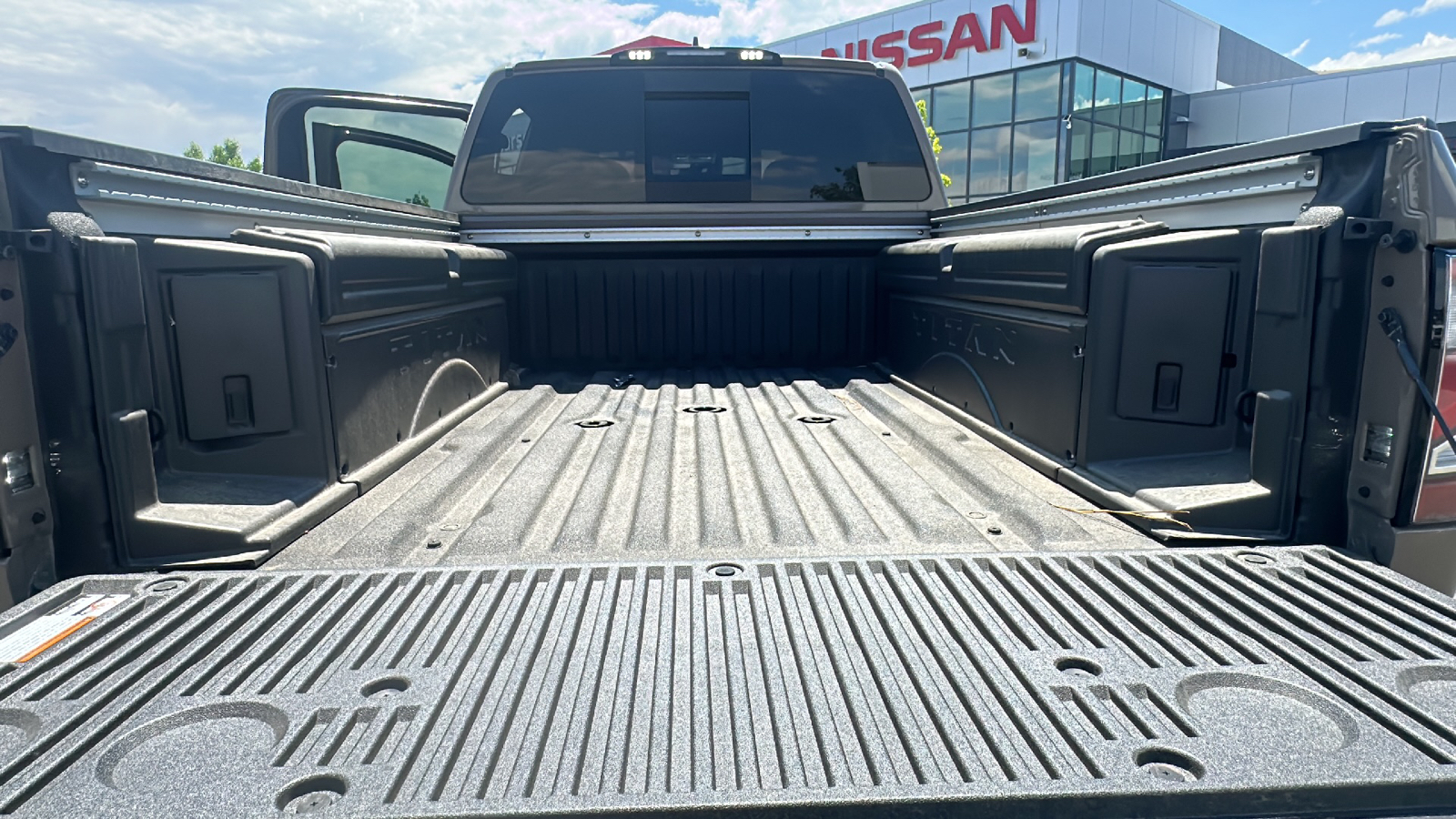 2024 Nissan Titan XD PRO-4X 17