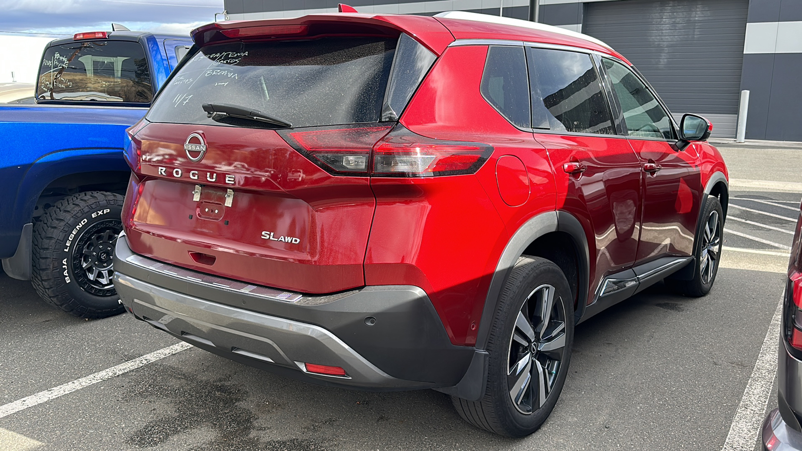 2023 Nissan Rogue SL 4