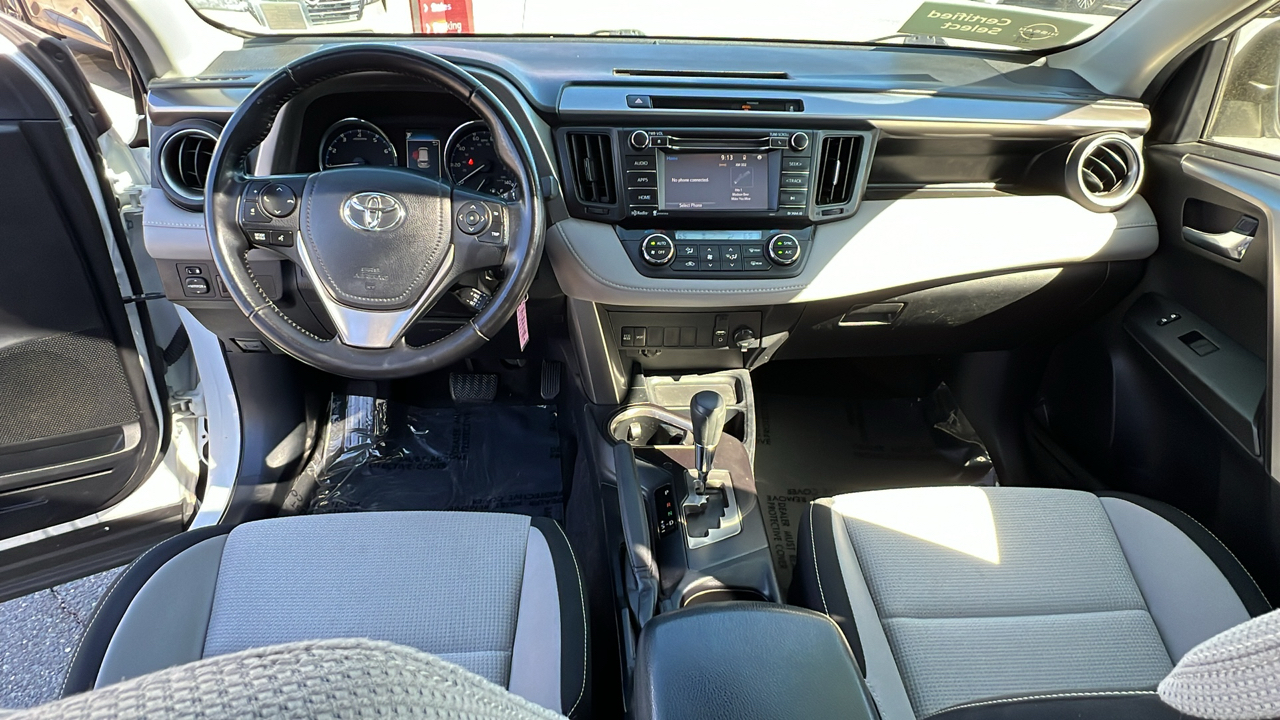 2016 Toyota RAV4 XLE 18