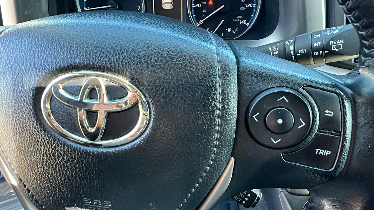 2016 Toyota RAV4 XLE 32