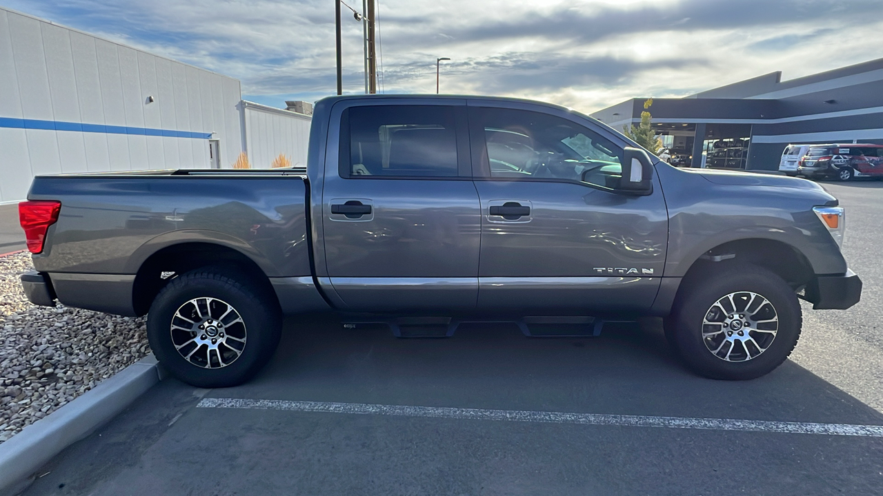 2022 Nissan Titan SV 3