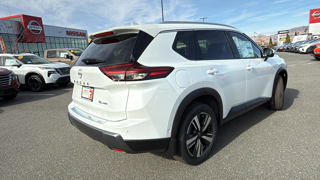 2024 Nissan Rogue SL 3