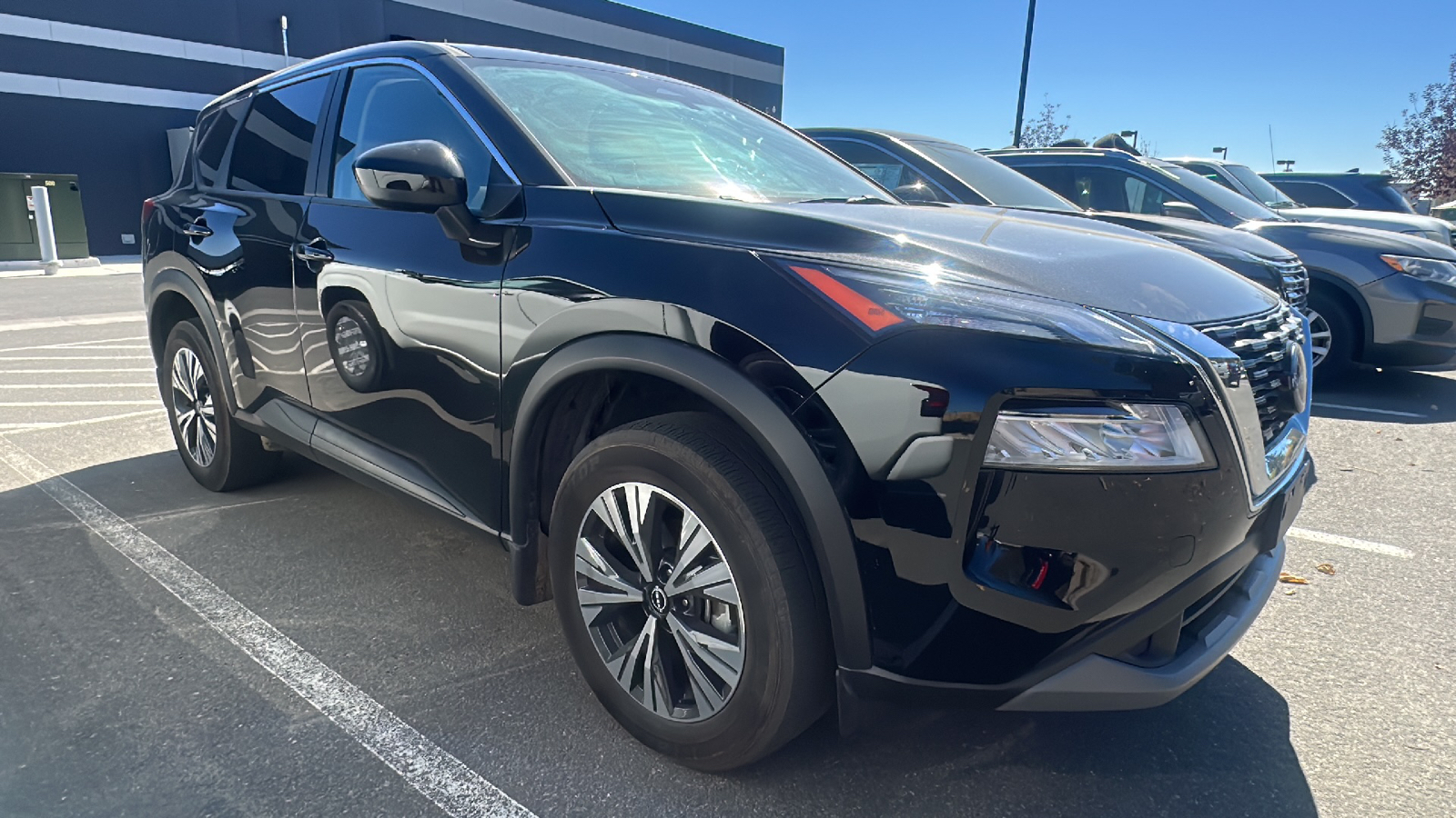 2023 Nissan Rogue SV 4