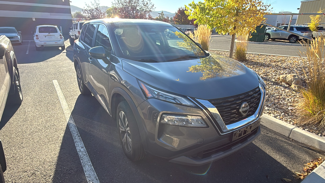 2022 Nissan Rogue SV 2