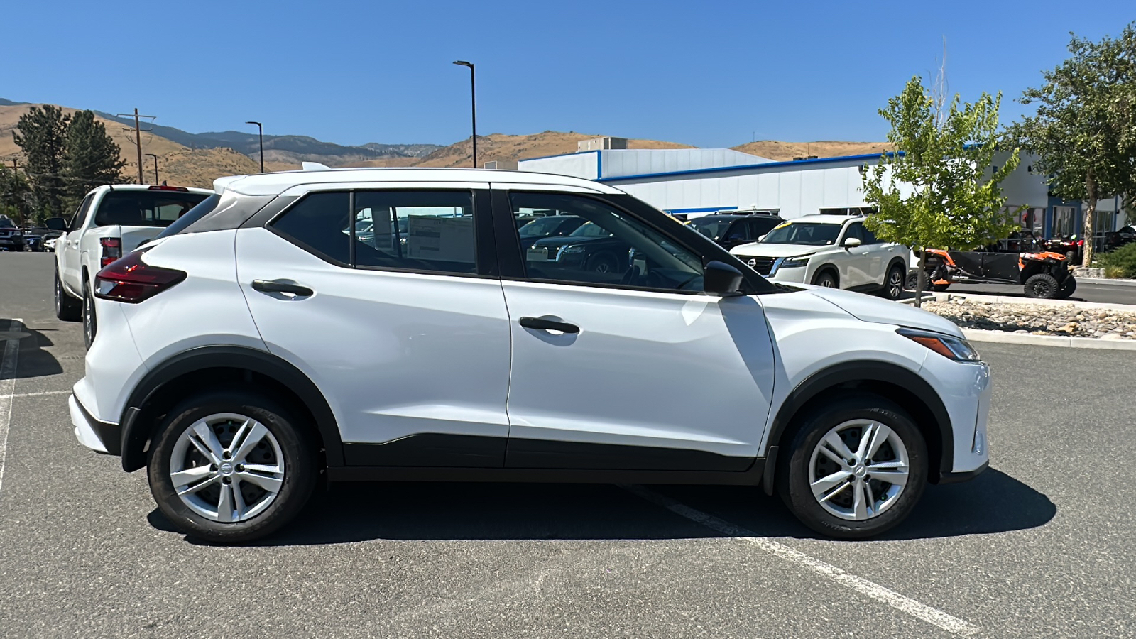 2024 Nissan Kicks S 2