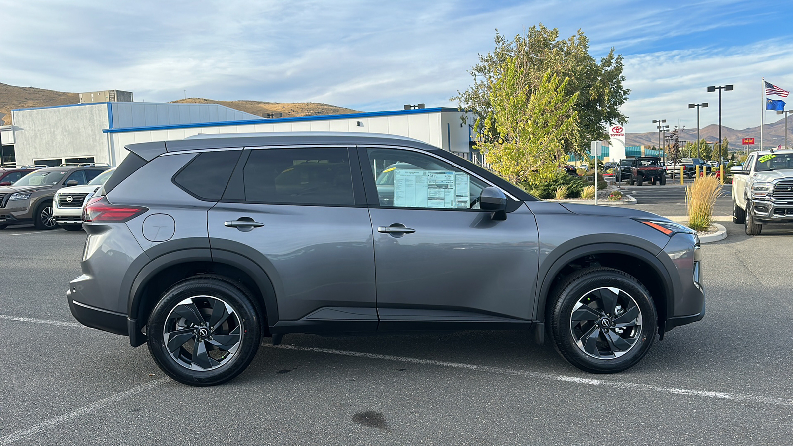 2024 Nissan Rogue SV 2