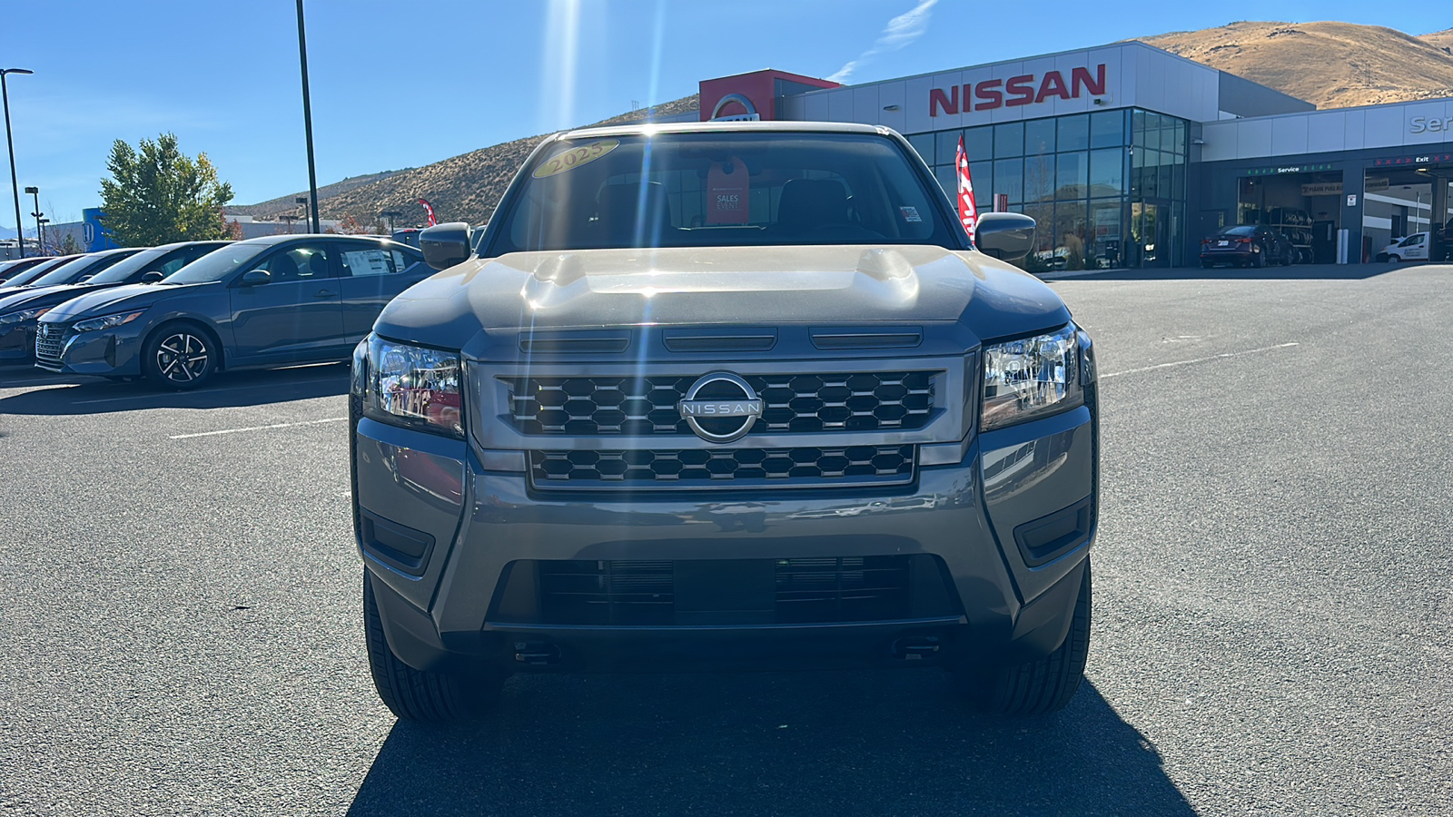 2025 Nissan Frontier SV 8