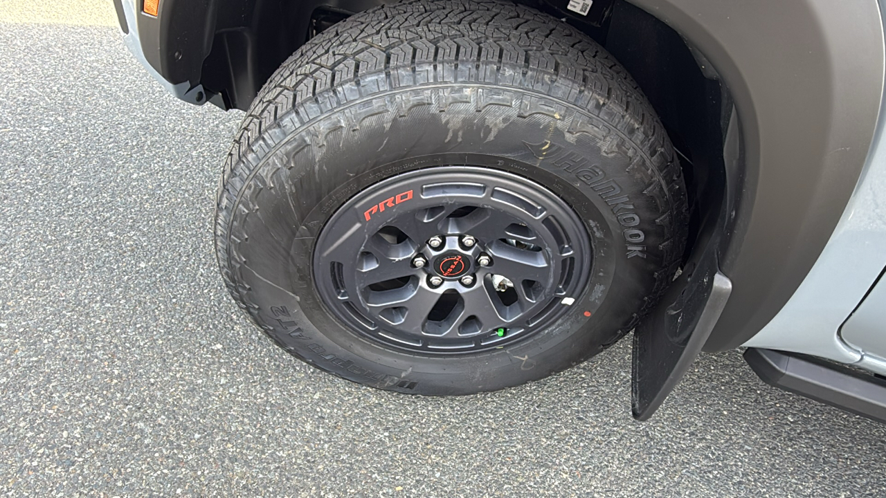 2025 Nissan Frontier PRO-4X 10