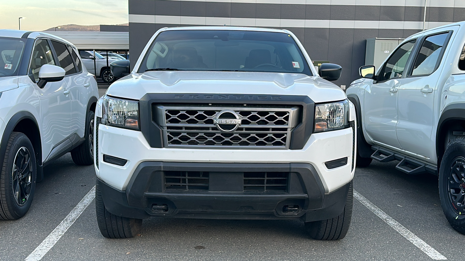 2022 Nissan Frontier S 2