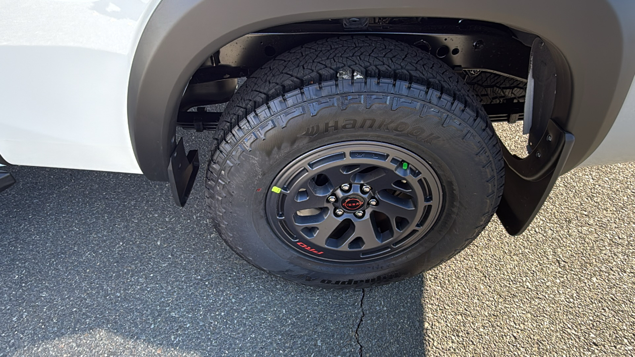 2025 Nissan Frontier PRO-4X 11