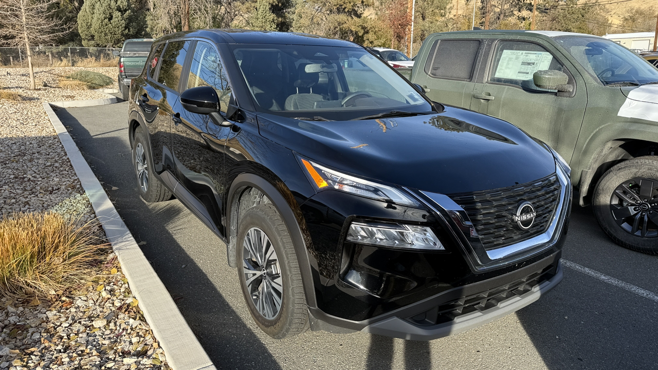 2022 Nissan Rogue SV 2