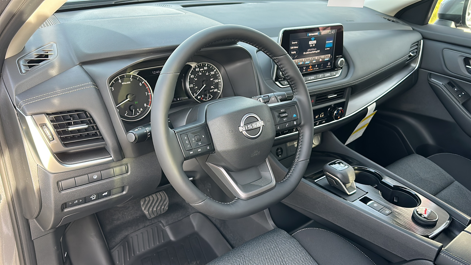 2025 Nissan Rogue SV 44