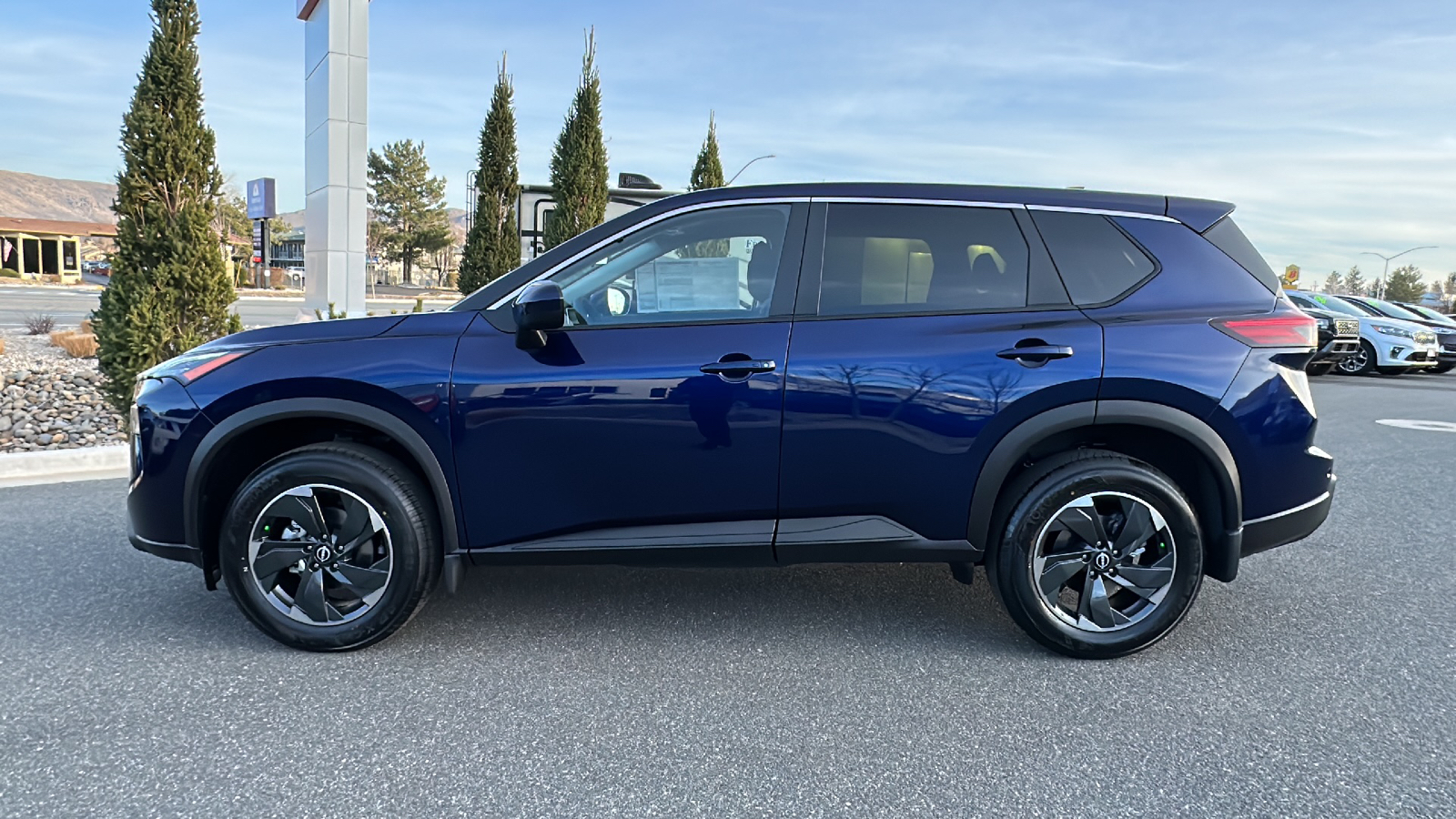 2025 Nissan Rogue SV 6