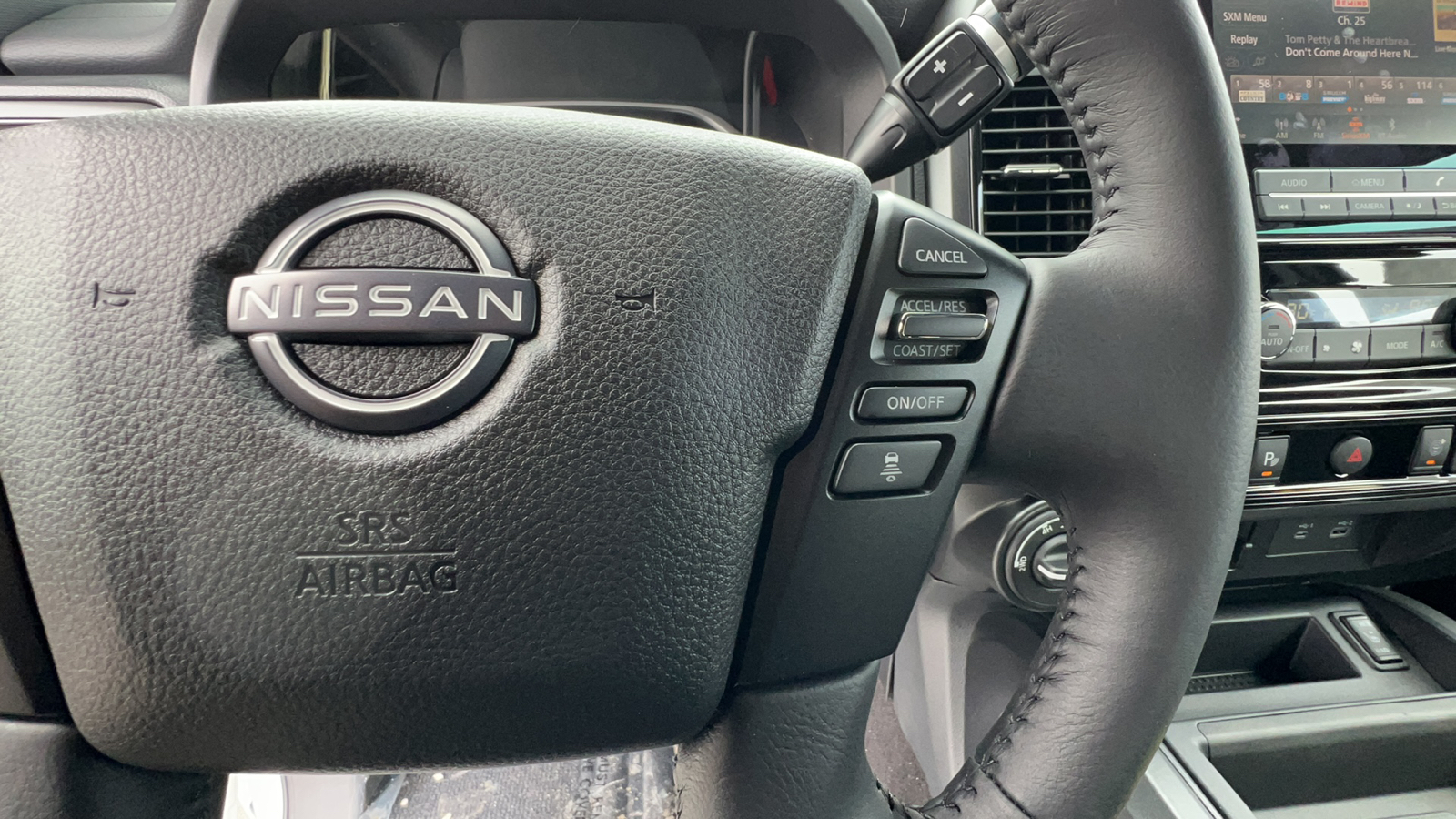 2023 Nissan Titan SV 29